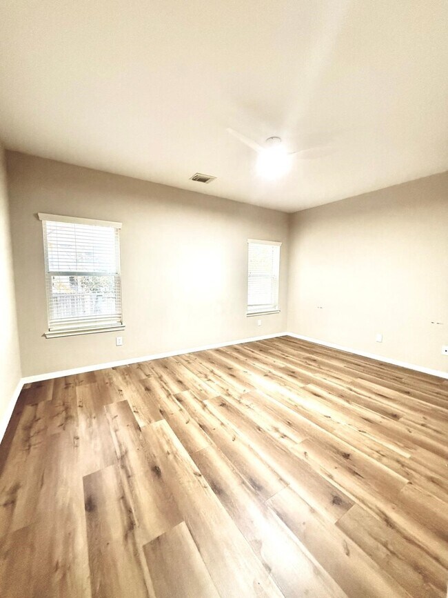 Building Photo - 107 W Spindle Tree Cir