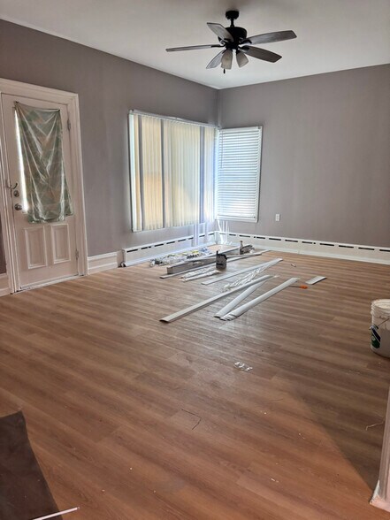Building Photo - 438 Villa St