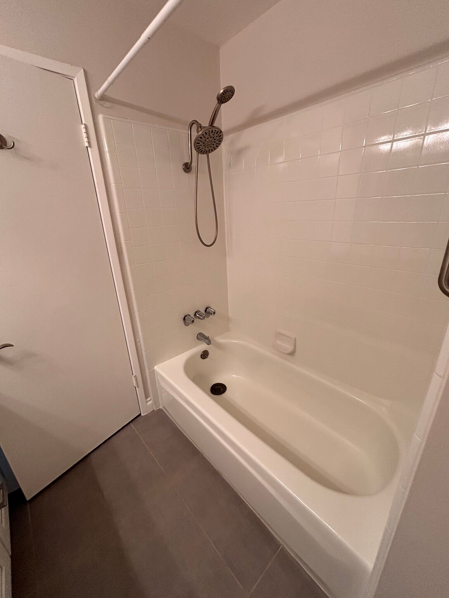 Bathtub in bath #2 - 812 Camino Real