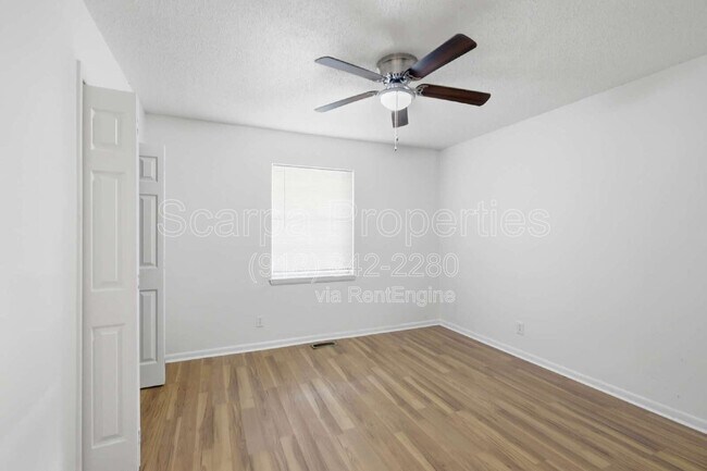 Building Photo - 313 E Woodrow Pl