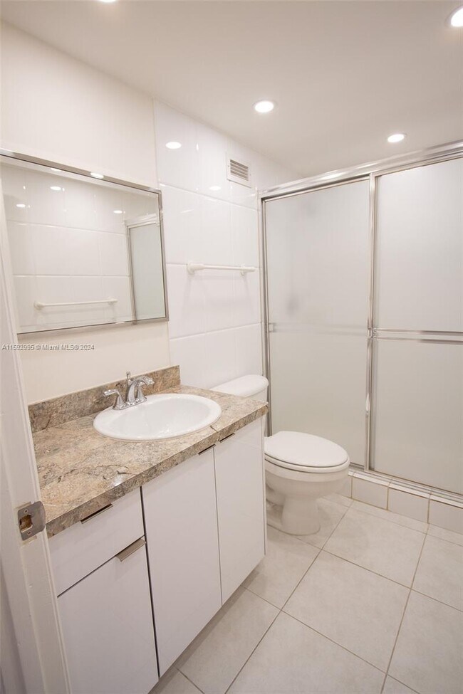 Building Photo - 3725 S Ocean Dr