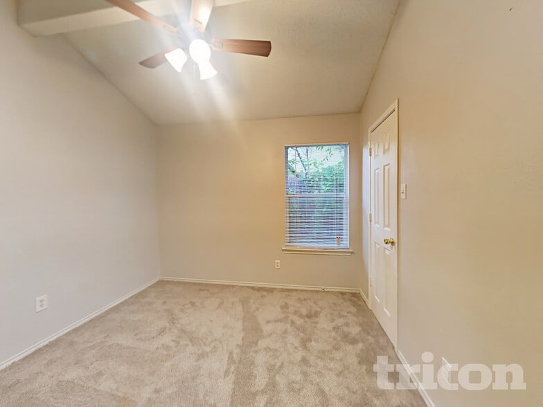 Building Photo - 609 S Walnut Creek Dr
