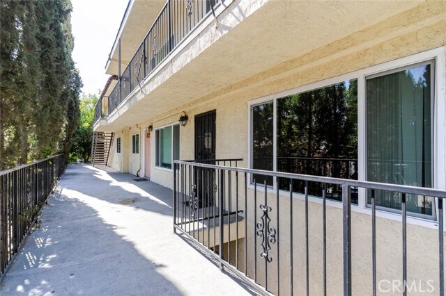 Building Photo - 909 E Garfield Ave