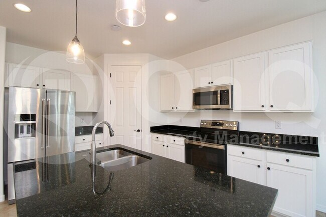 Building Photo - 1378 W Macaw Dr