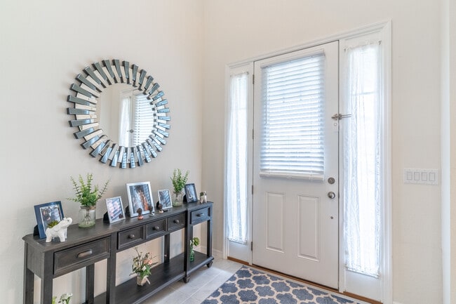 Building Photo - 2721 Chantilly Ave