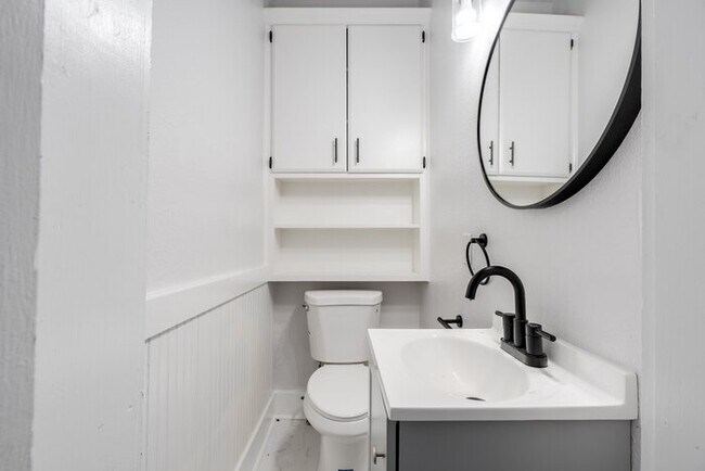 Building Photo - 1528 N Beard Ave