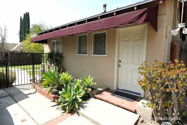 Building Photo - 1755 Paloma St