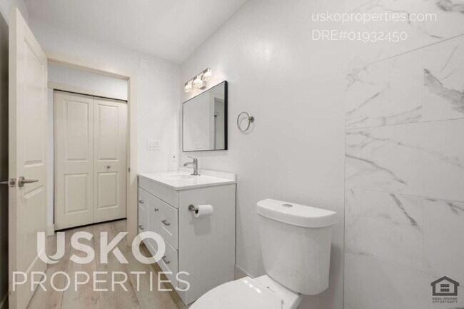 Building Photo - "Spacious 3-Bed Condo with 2 Baths in Citr...