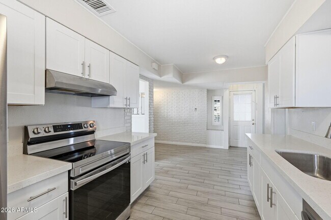 Building Photo - 2401 N 66th St