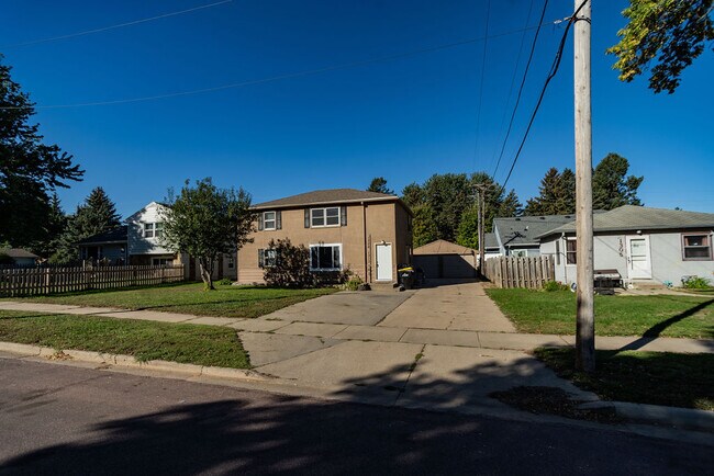 Building Photo - 1309 S Gary Dr