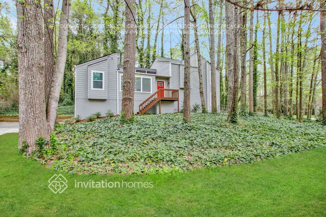 Building Photo - 2980 Wayward Dr