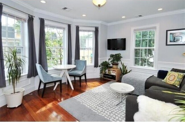 Building Photo - 613-615-615 Dorchester Ave