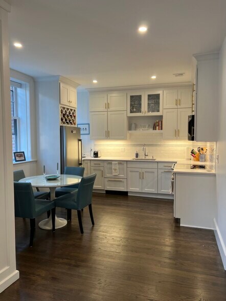 Building Photo - 82 Chestnut St