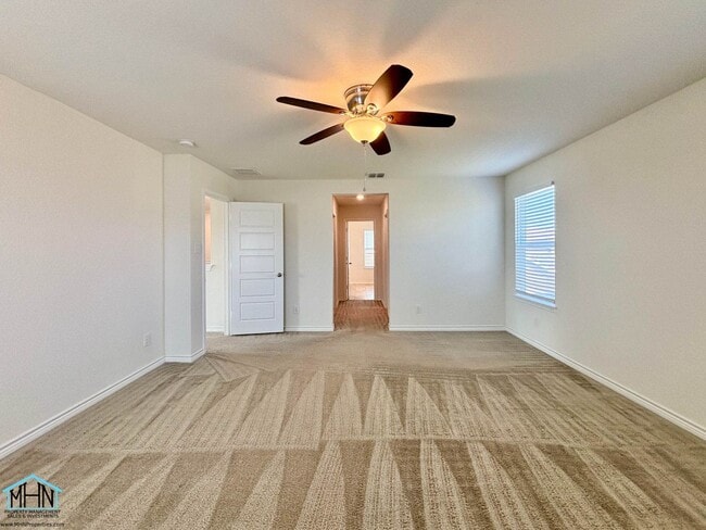 Building Photo - Gorgeous 4 bedroom, 3.5 bath home, minutes...