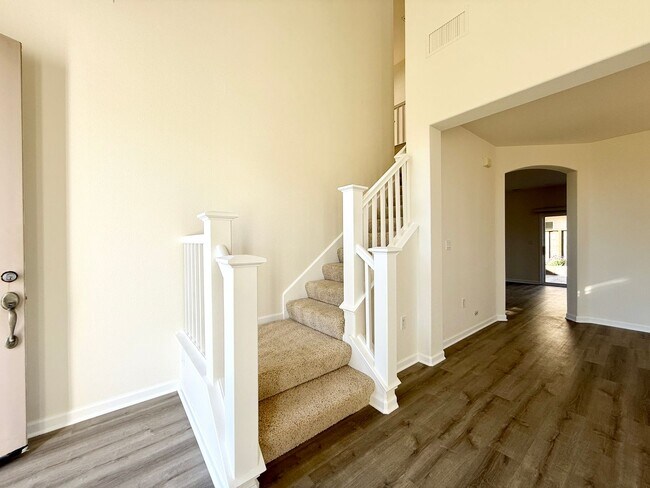 Building Photo - Renovated Coastal Home with NEW Kitchen and a Spacious Layout