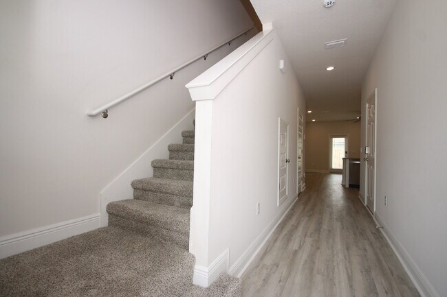 Building Photo - Pet-Friendly 3BR Townhome in Meadow Brook ...