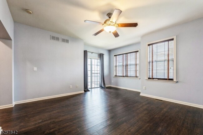 Building Photo - 101 Taft Ln