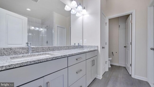 Building Photo - 513 Riversail Ln