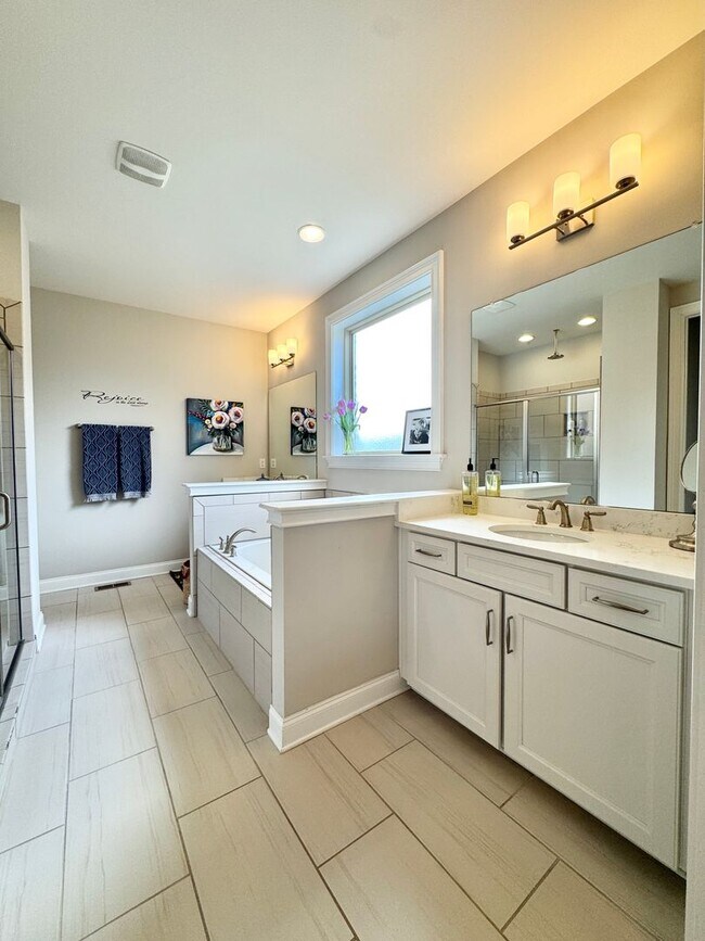 Building Photo - 4 Bedroom Home with Office in Walking Distance to Schools