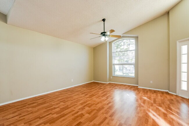 Building Photo - 10025 River Glen Ct