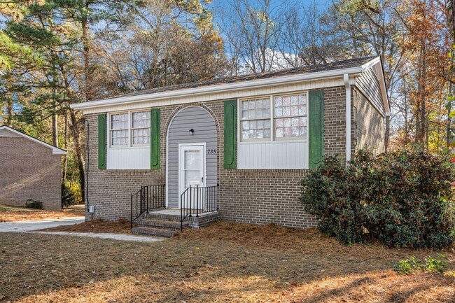 Building Photo - 735 Ashbrook Rd