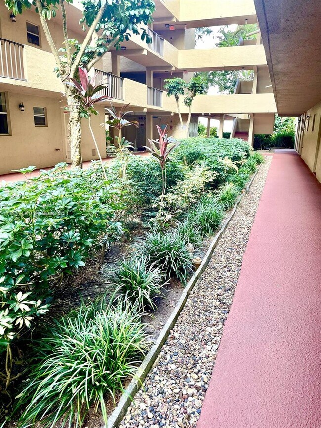 Building Photo - 403 NW 68th Ave