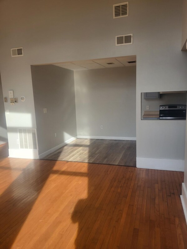 Building Photo - 1675 avenue b Ave