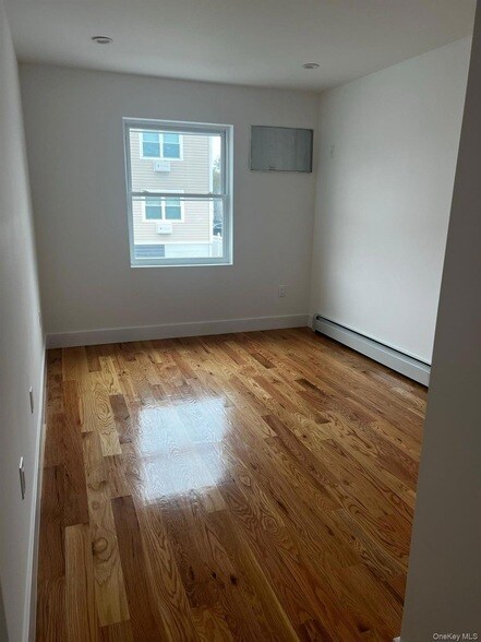 Building Photo - 628 Beach St