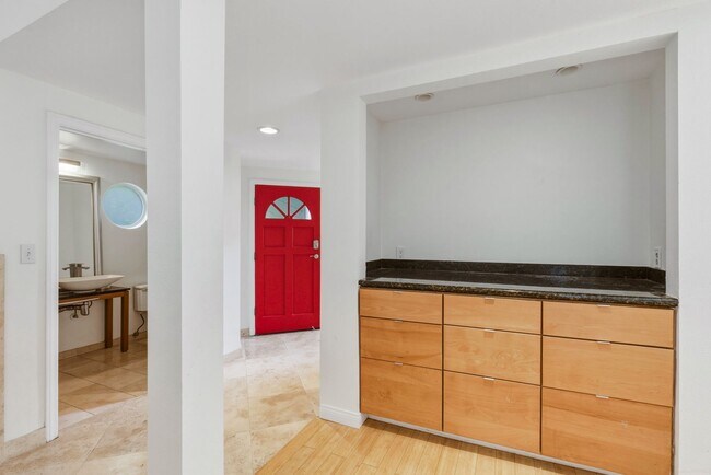 Building Photo - Paradise Condos
