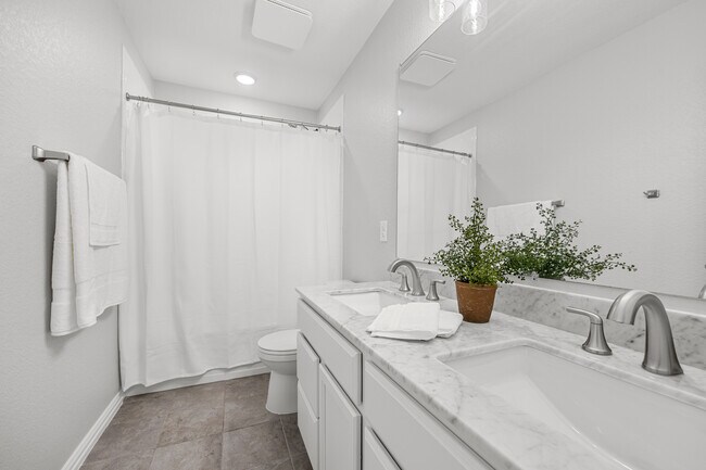 Building Photo - 8706 Hidden Oaks Dr