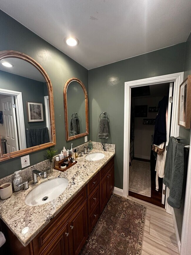 Building Photo - Gorgeous 3-Bedroom 2 bath Home with Pool A...