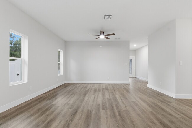 Building Photo - 2205 E 148th Ave