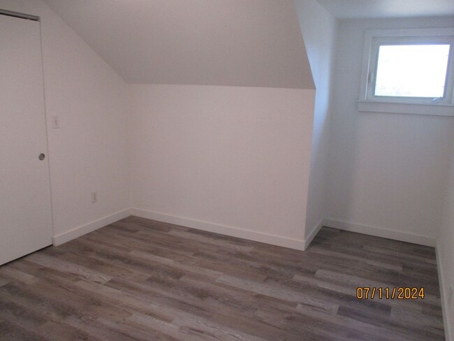 Building Photo - Cute 2 Bed 1 Bath Duplex in Puyallup
