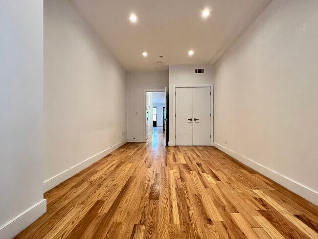 Building Photo - 162 W 120th St