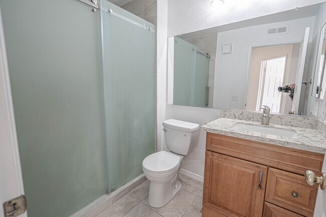 Building Photo - Palisades 3 Bedroom Townhome for Rent in Stevenson Ranch!