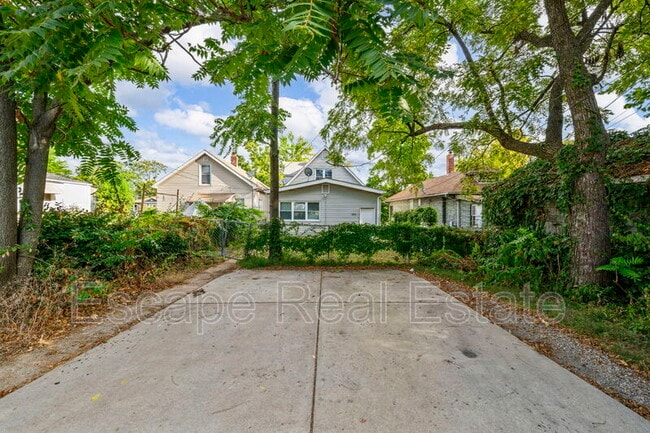 Building Photo - 5834 Victoria Ave