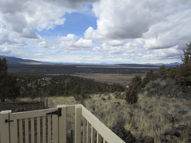 Building Photo - Manufactured Home on Acreage with Cascade Mountain Views! - Available Soon!