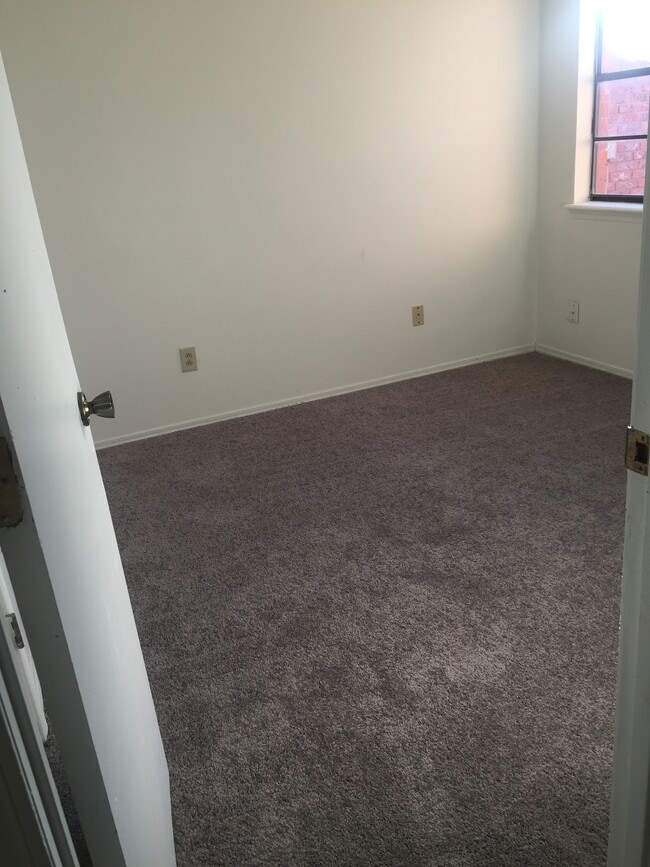 Building Photo - 1015 Sugarloaf Dr