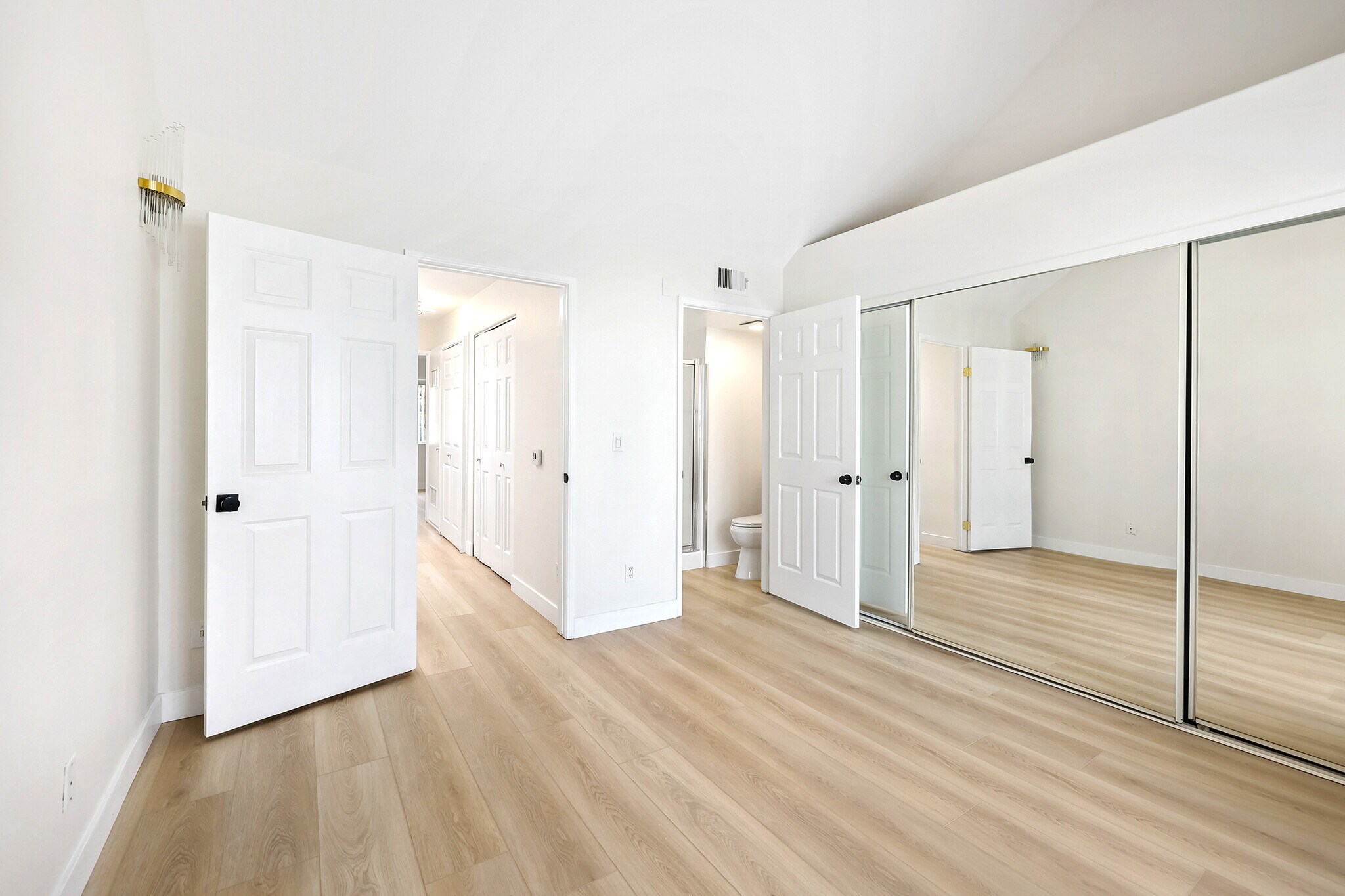 Building Photo - 10128 Hillhaven Ave