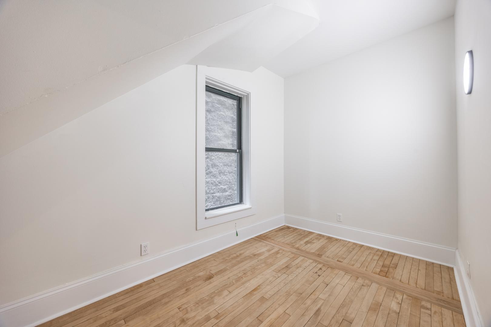 Building Photo - 2301 N Leavitt St