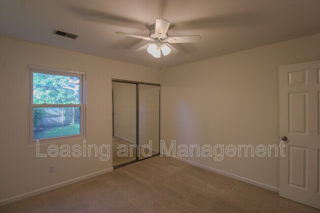 Building Photo - 1240 Llewellyn Rd