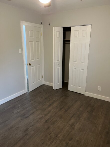 Building Photo - 3225 Hollyglen Ct