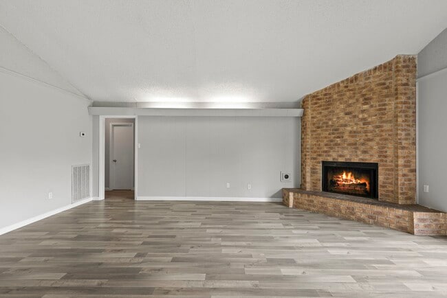 Building Photo - 3808 Corto St