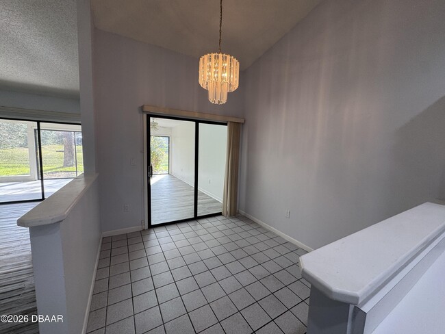 Building Photo - 1921 Sprucewood Way