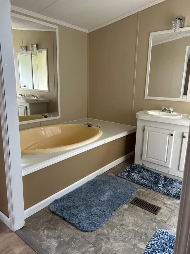 Building Photo - 732 Paradise Island Dr