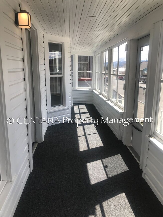 Building Photo - Gorgeous remodeled home!