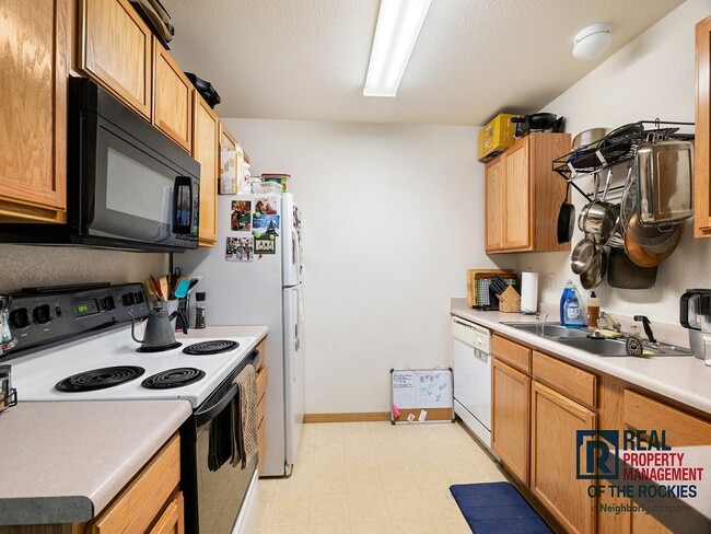 Building Photo - 2 Bed, 2 Bath Condo Near CSU!