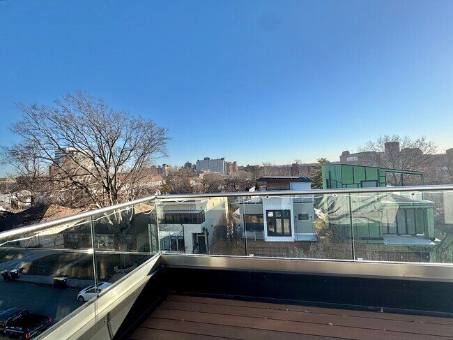 Building Photo - 4732 Mercier St