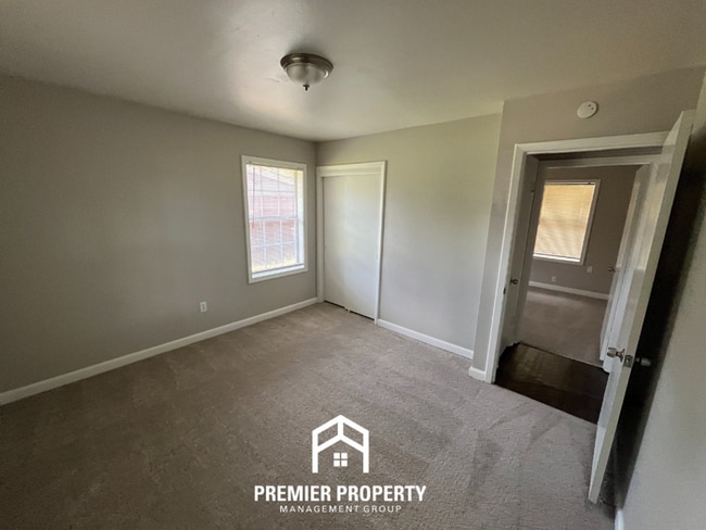 Building Photo - 4637 Newton Dr