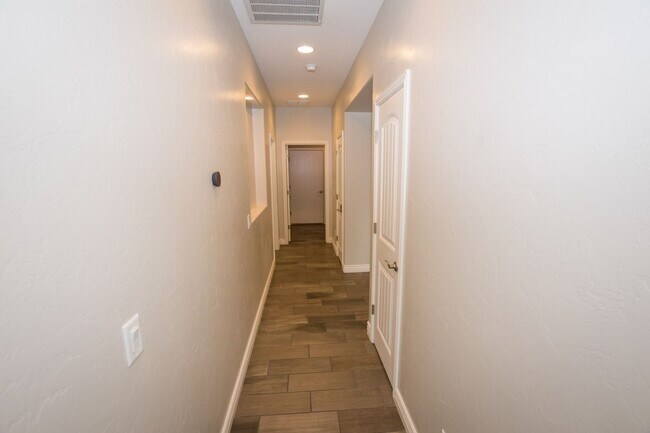 Building Photo - Executive home in The Estates at Holiday! ...